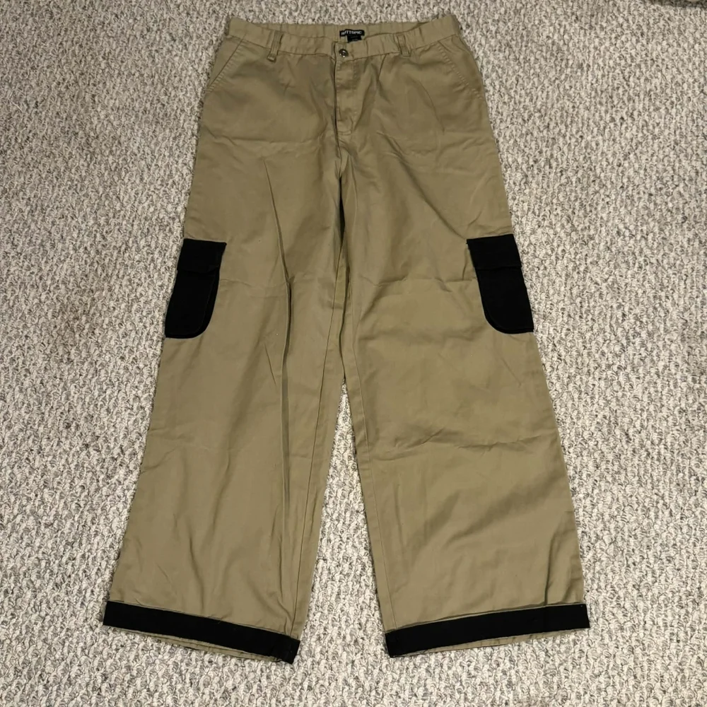 Hot Topic Khaki Chino Contrast Cargo Pocket Pants 100% Cotton Men's Size 36 EUC - Picture 1 of 5